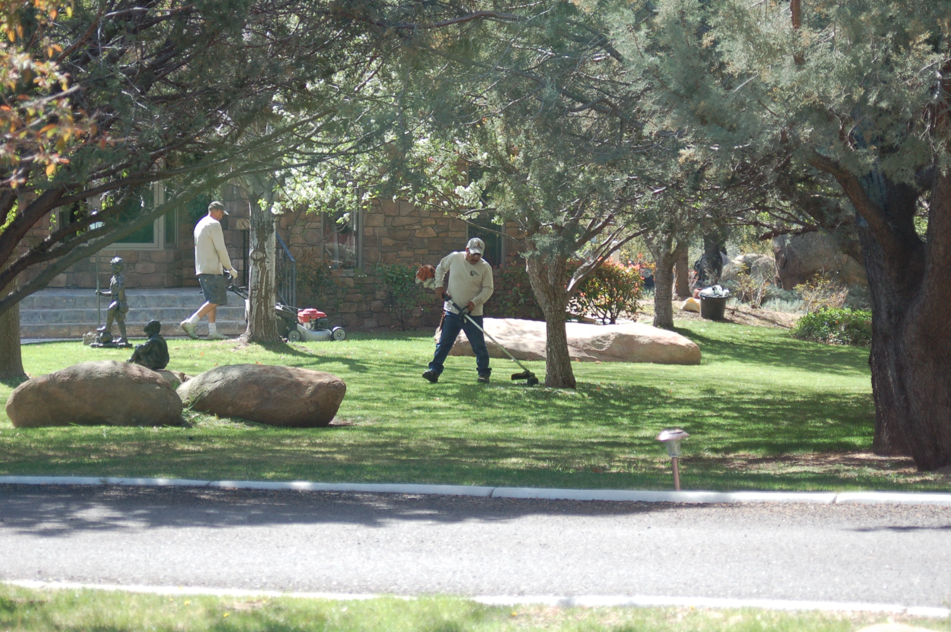 An image of two workers from Vicente Landscaping working on a Commercial Property.